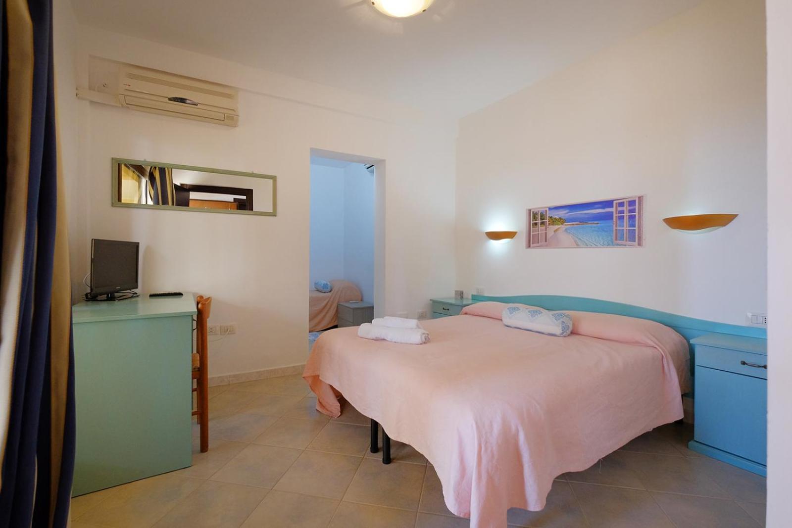 Su Nuraghe Hotel SantʼAnna Arresi Buitenkant foto