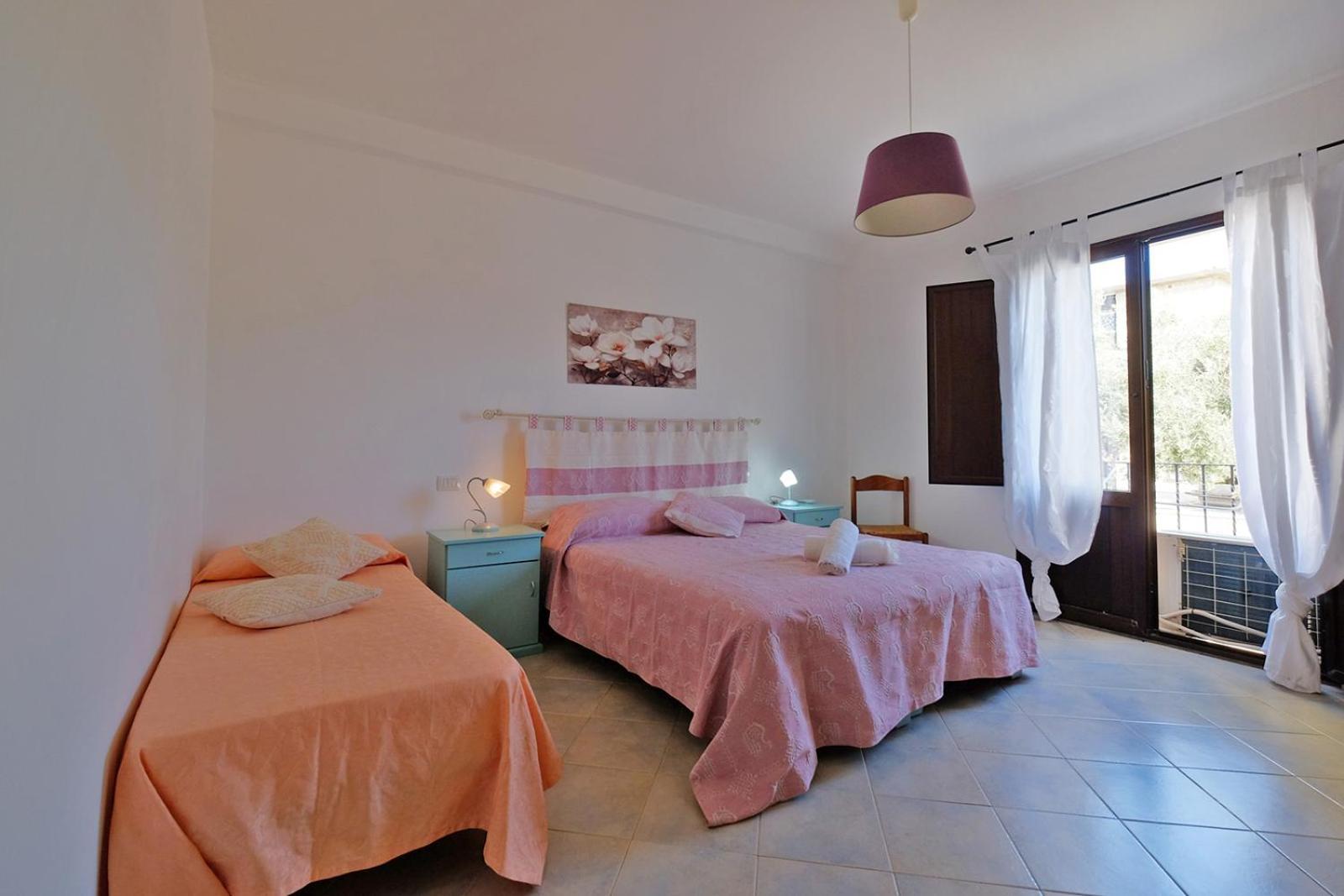 Su Nuraghe Hotel SantʼAnna Arresi Buitenkant foto
