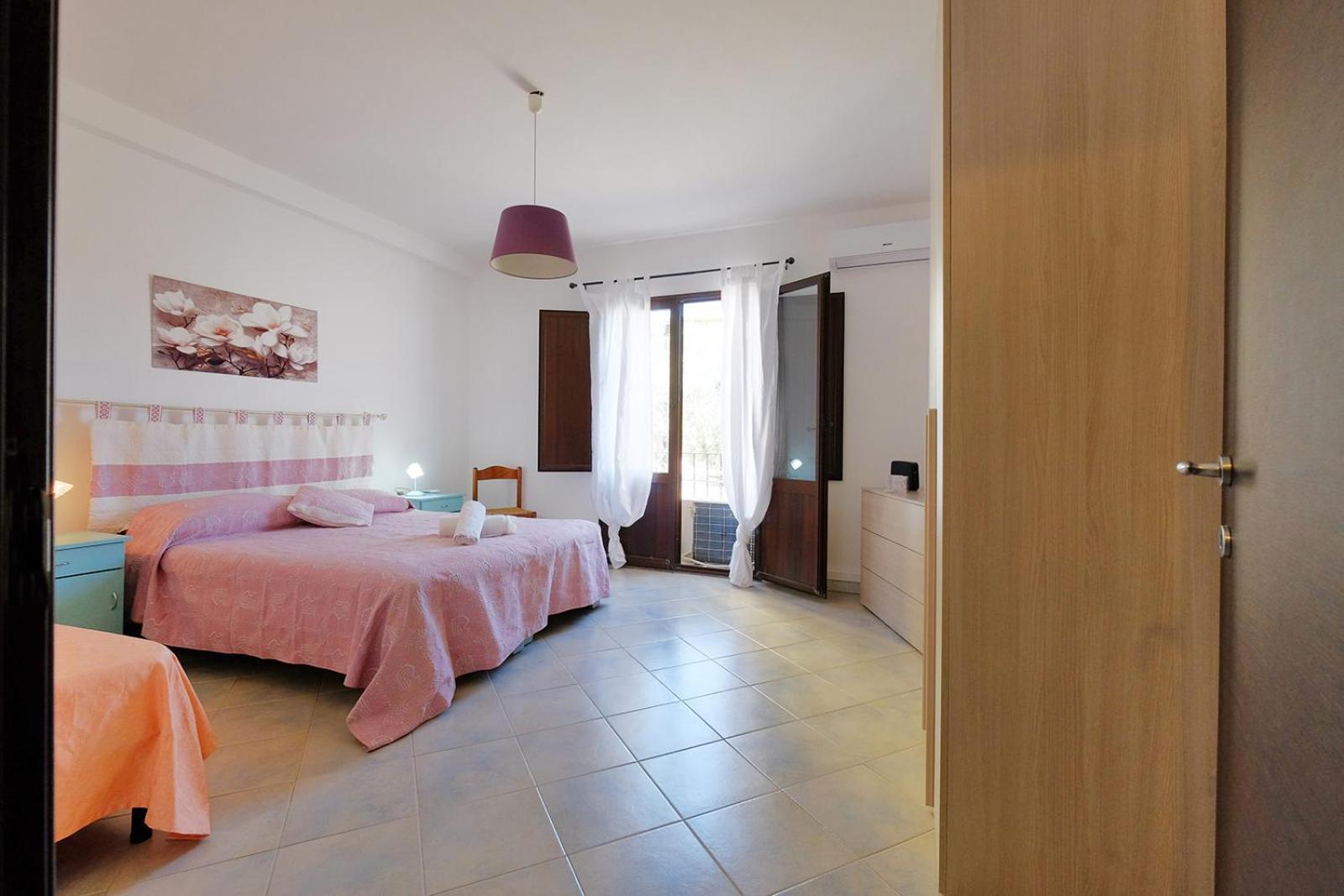 Su Nuraghe Hotel SantʼAnna Arresi Buitenkant foto