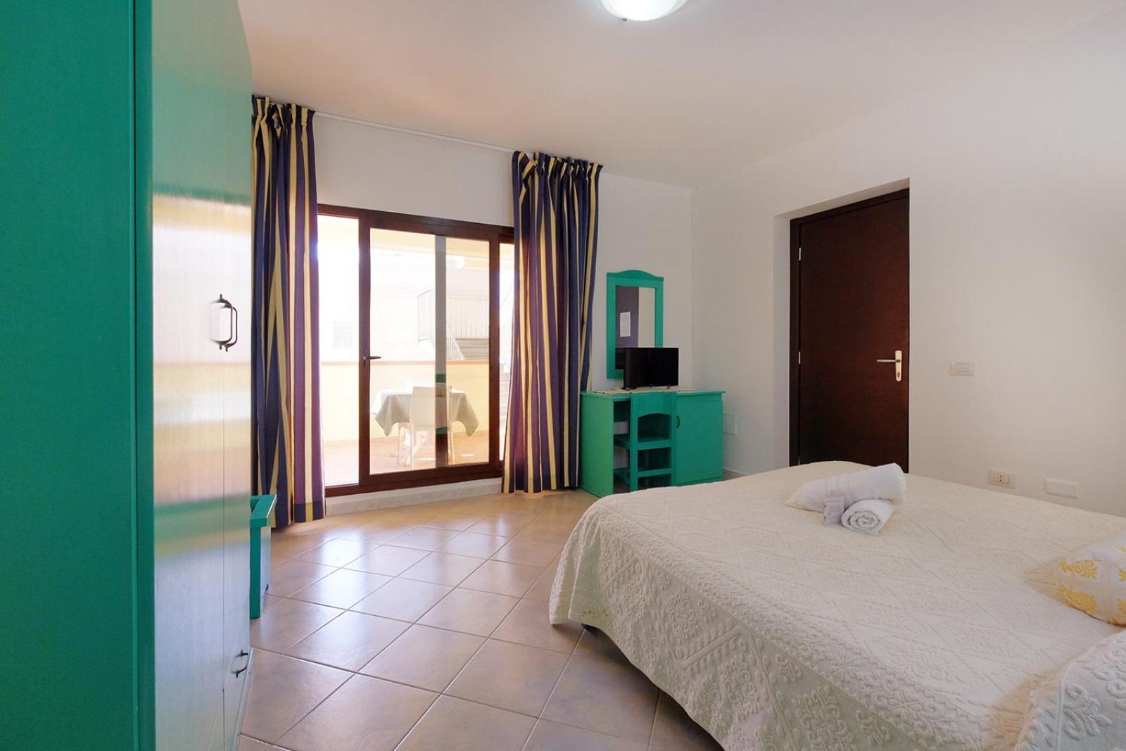 Su Nuraghe Hotel SantʼAnna Arresi Buitenkant foto