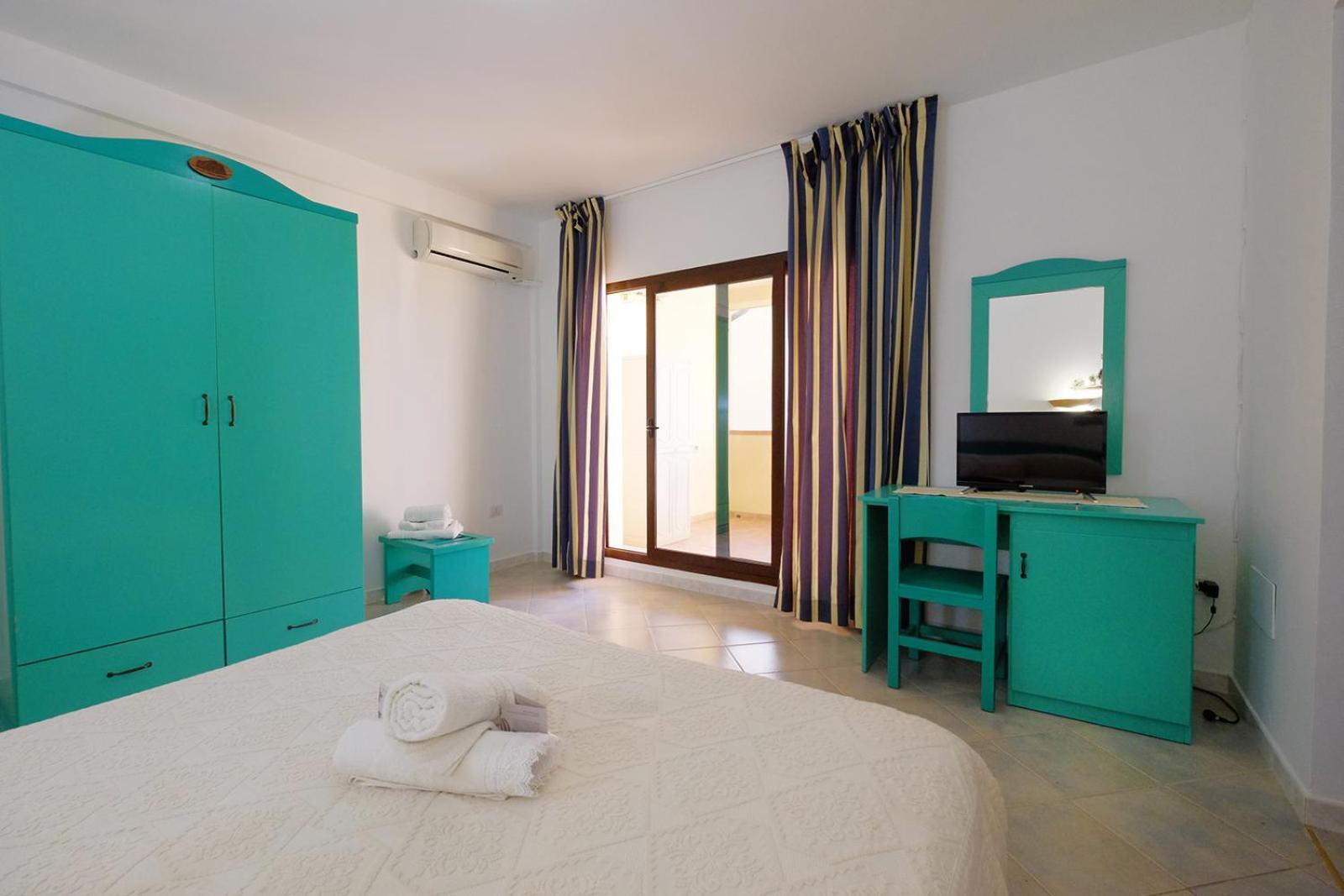 Su Nuraghe Hotel SantʼAnna Arresi Buitenkant foto